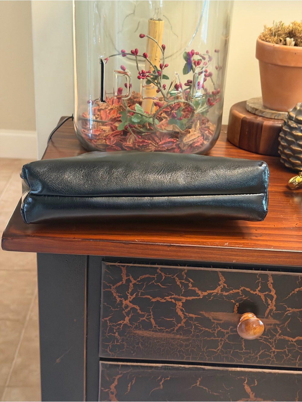 R.RIVETER women’s Hopper Crossbody Bag Black Leather - Picture 11 of 16